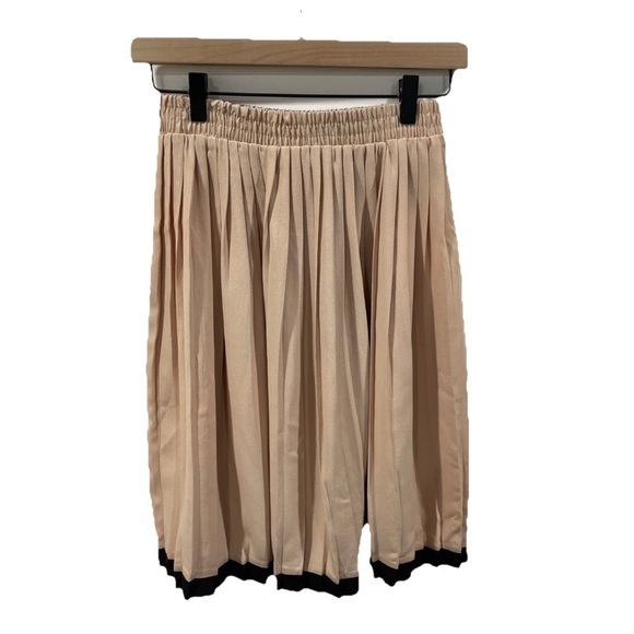 melrose Dresses & Skirts - Vintage Women's Melrose Skirt Pleated Knee Length In Blush Pink & Black size 8